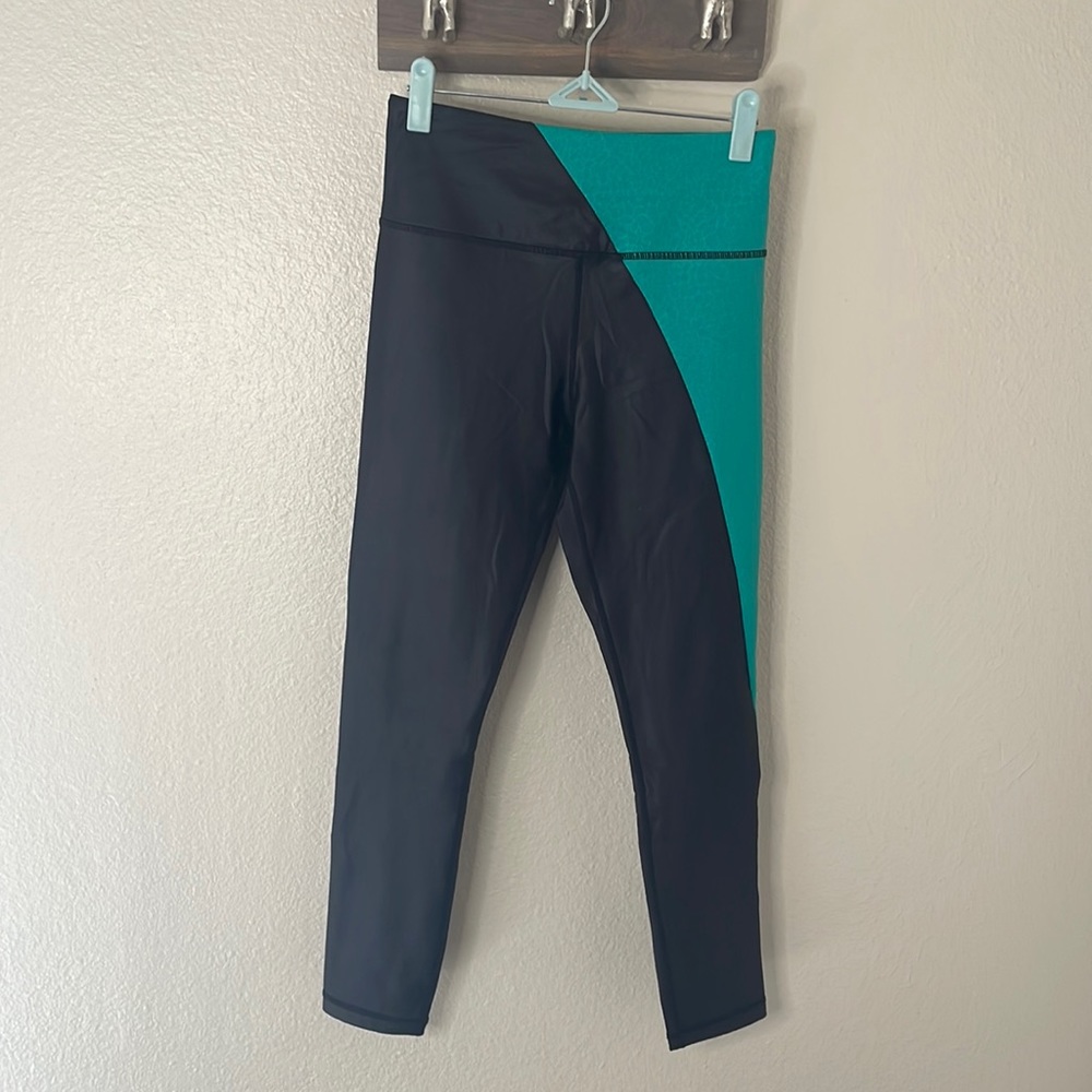 Metallic looking 7/8 length light n tight legging